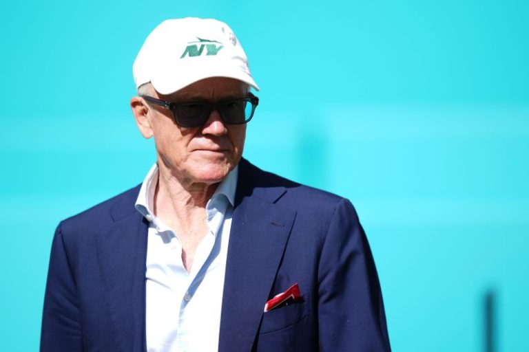 Jets owner takes aim at Justin Fields amidst team’s struggles