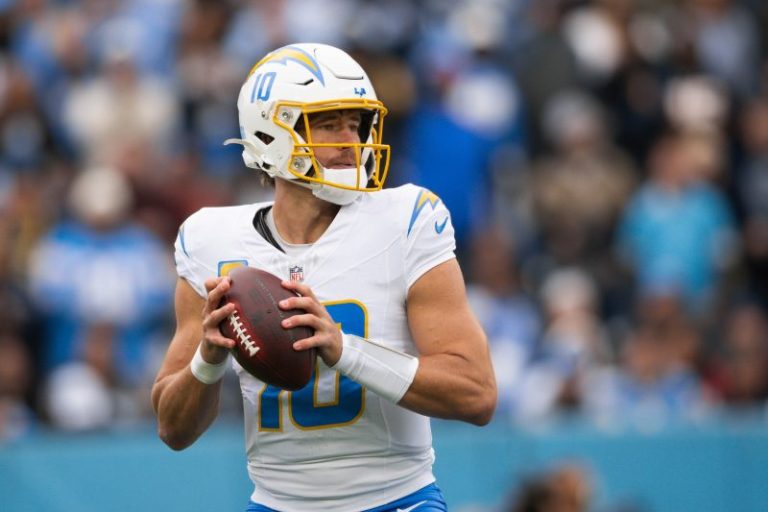 Follow Chargers vs. Steelers NFL SNF game updates, analysis