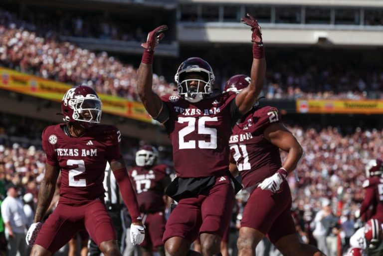 Texas A&M survives, stays unbeaten after spotting South Carolina a 30-3 lead