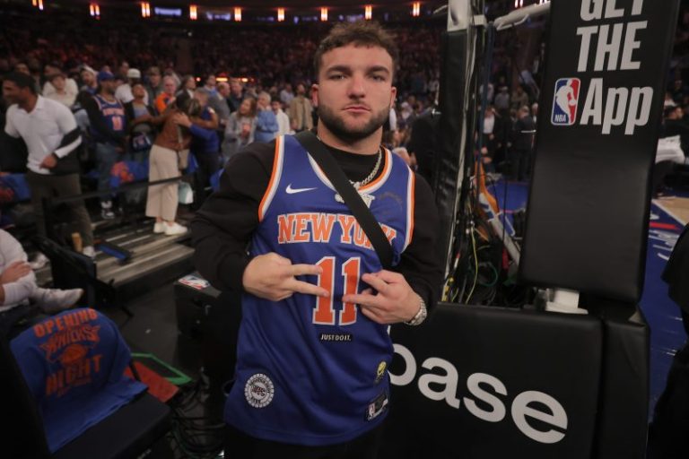 Giants’ Cam Skattebo fights with Dominik Mysterio at WWE Raw