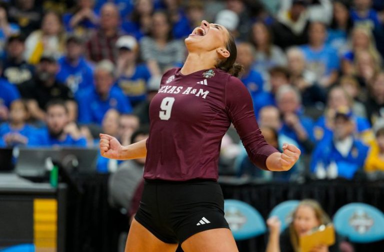 NCAA volleyball winners, losers: Texas A&M, Kentucky title match set