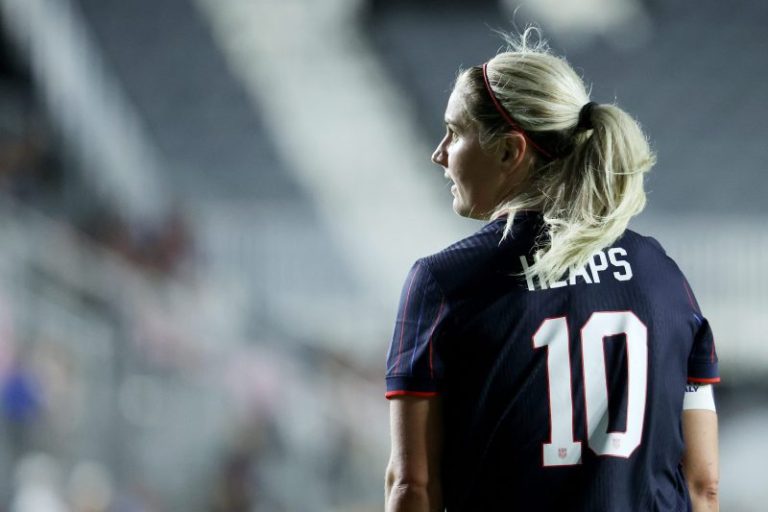 Lindsey Heaps comes home: USWNT captain signs with Denver Summit FC