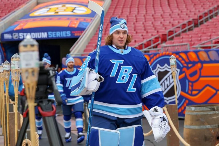 Lightning hosting Bruins in outdoor game: Start time, now to watch