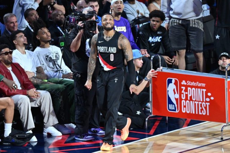 Damian Lillard makes dramatic return, history with 3-point contest win