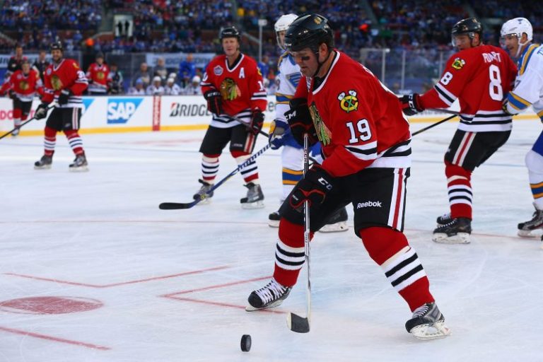 Longtime Blackhawks player, radio analyst dies at 63